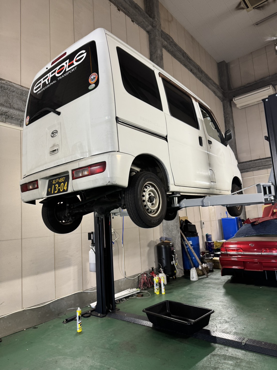 ERFOLGロゴ車両 高リフト整備